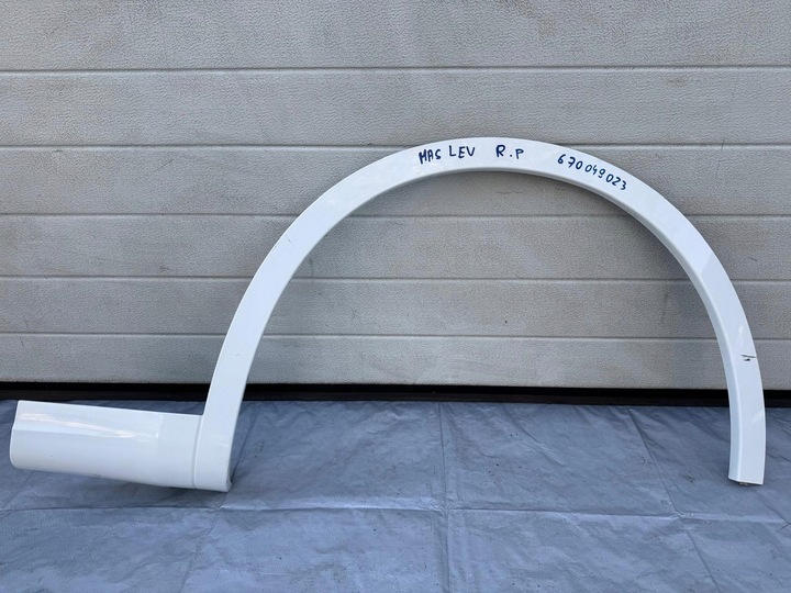 фото №1, Maserati levante планка крыльев перед pzrednia правая 670049023