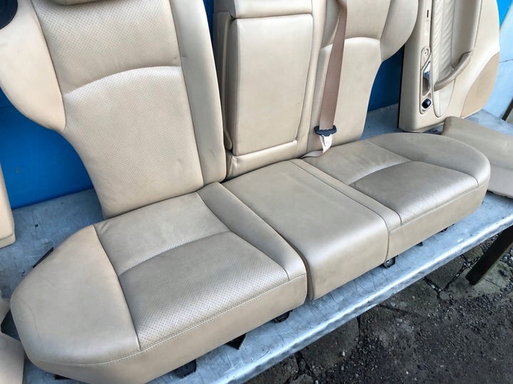 фото №12, Mercedes w203 универсал сиденья обивка диван кожа beż