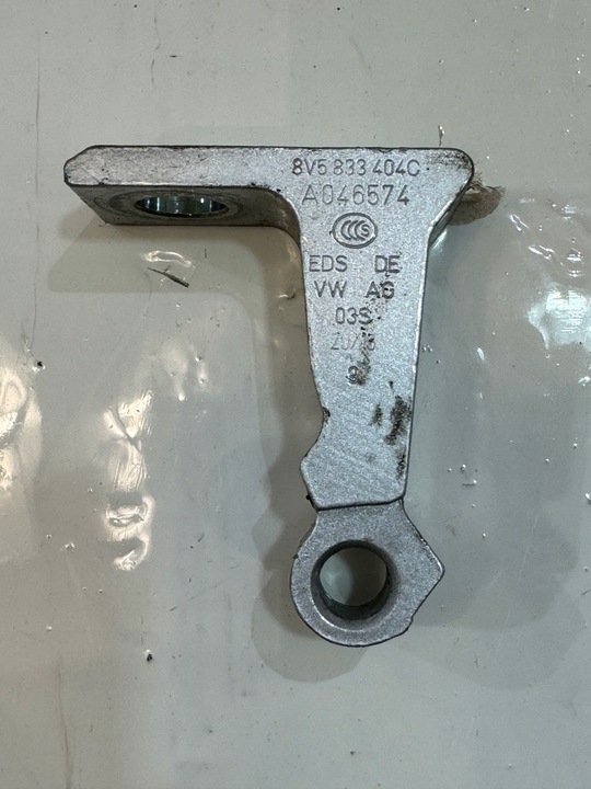фото №1, Петля двері правий зад vw passat b8 8v5833404c