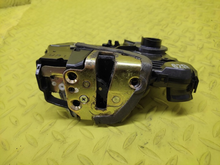 фото №7, Toyota avensis t25 універсал замок двері праві перед