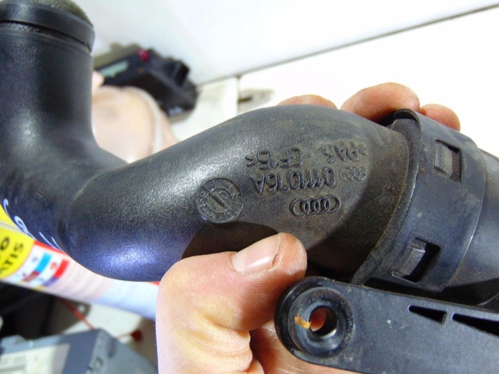 фото №6, Шланг труба воздуховод воздуха audi tt 8j 3.2 8j0129759e