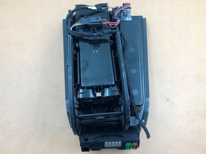 фото №7, Туннель средний панель индукция станция зарядки audi e-tron 55 2020- бардачок