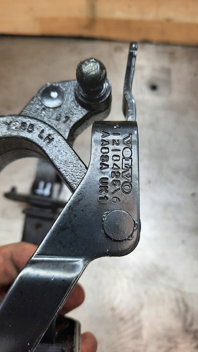 фото №4, Петлі кришки задньої volvo xc70 v70 iii 07-