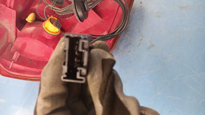 фото №5, Лампа левая зад citroen c4 hb 07r 1.6hdi