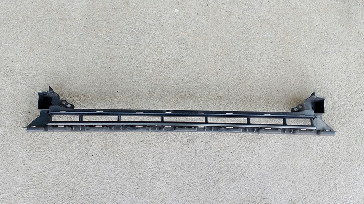 фото №1, Audi a6 c7 рестайлинг средняя решётка бампера сцепление