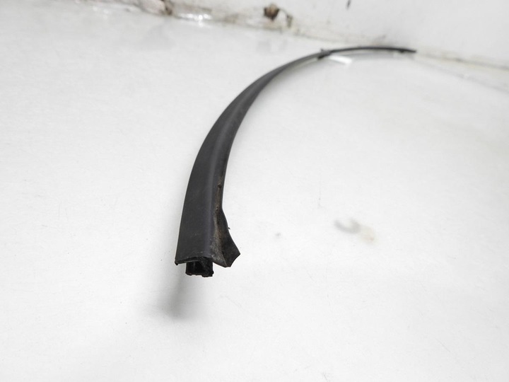 фото №2, Планка стёкла зад задней volvo s60 i