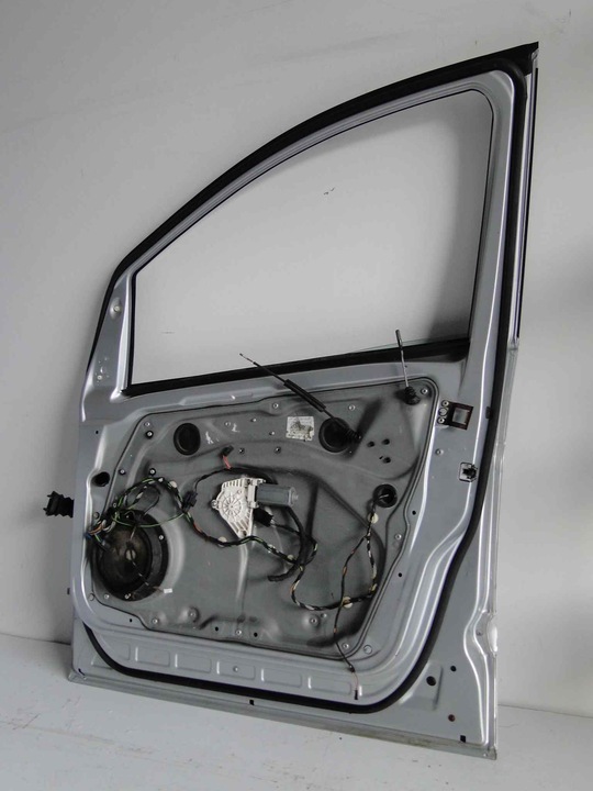 фото №7, Mercedes w245 245 вкладка дверь правые передние замок