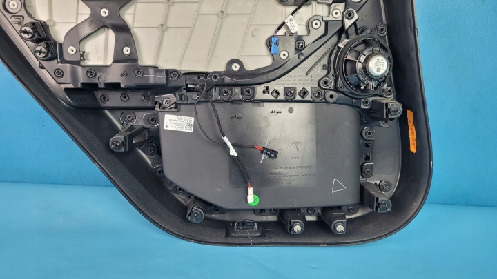 фото №8, Tesla модель 3 21r обшивки салона (дверные карты) дверь правая зад 1588129-02-b