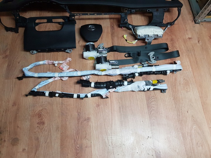 фото №1, Toyota corolla e 16 консоль капот панель набір