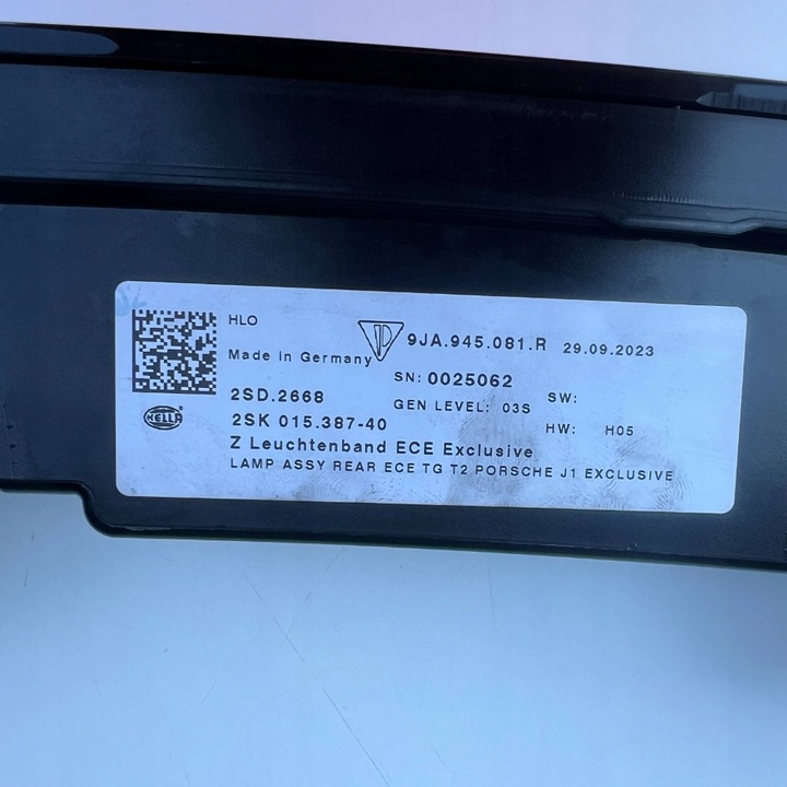 фото №10, Porsche taycan turbo s 9ja накладка світло центральне синій 9ja945081r