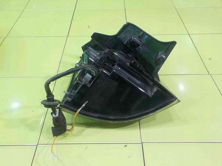 фото №6, Mitsubishi outlander ii 2.2 d 08r 5d правая фара зад 220-87813
