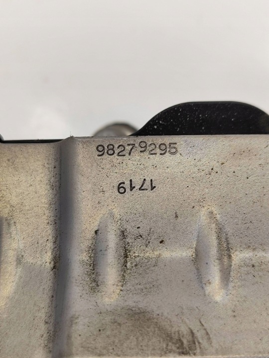 фото №16, Крышка клапанов peugeot 5008 ii 98279295