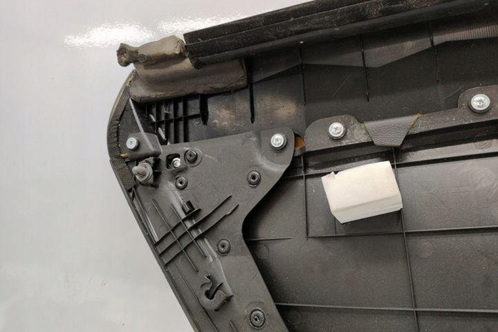 фото №9, Боковина задних правых дверь hyundai grandeur ii 833023l300 2.19l бензин