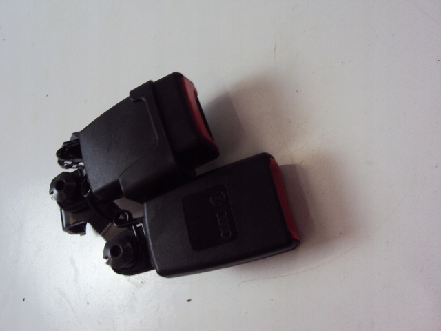 фото №1, Застібки ременів зад audi q3 8u0 рестайлінг 2018 рік