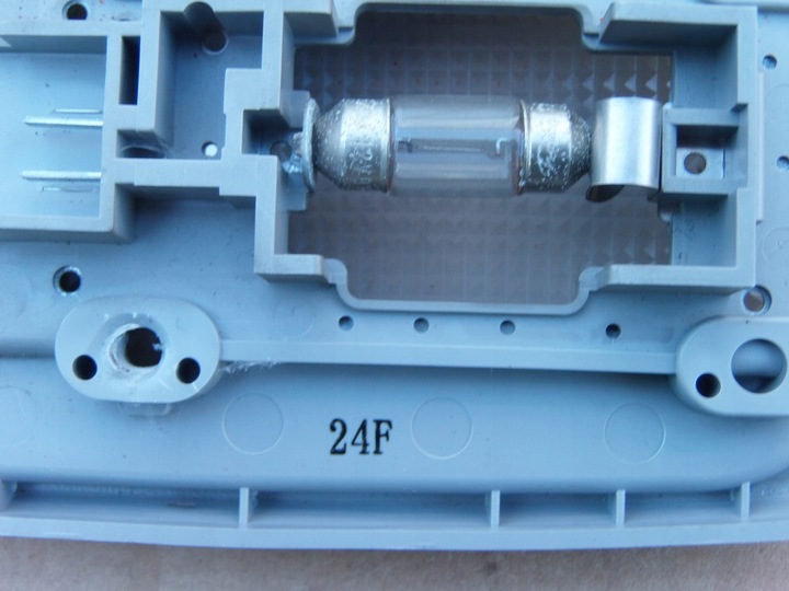 фото №8, Лампа потолок кабины зад toyota avensis verso 01-03r