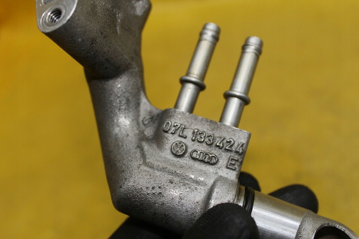 фото №6, Штуцер головки audi s6 c6 07l133424