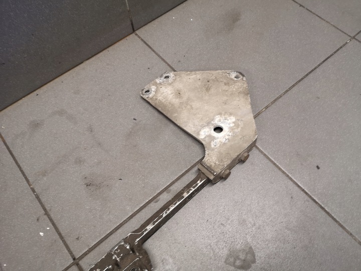 фото №2, Распорка кронштейн audi a8 d2 4d0804627c