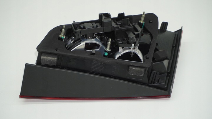 фото №7, Audi a3 8v sportback лампа левый зад крышка