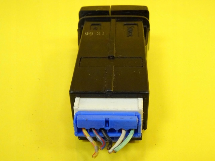 фото №3, Кнопка света противотуманных перед/зад mazda 323 f nr83