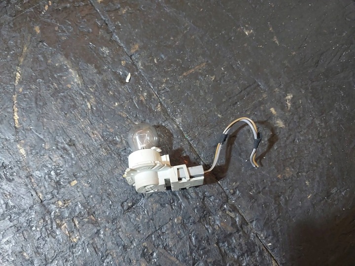 фото №7, Держатель вкладка лампочки зад audi a6 c4 4a универсал 32cp