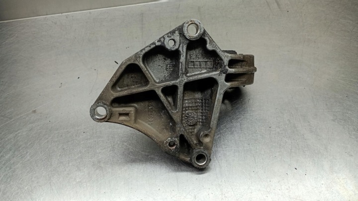 фото №8, Кронштейн кронштейн двигателя oem номер 9637722580 citroen berlingo i 1.9d