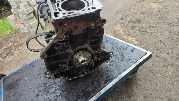 фото №7, Audi a5 vw 1.8 tfsi двигатель cje стойка blok вал 06k103023 a4