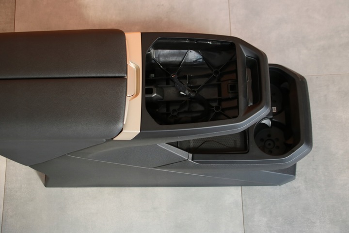 фото №12, Bmw ix i20 туннель средний подлокотник чёрный 9490613 5a38972