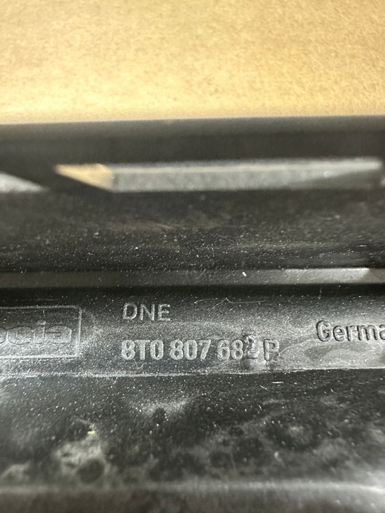 фото №9, Audi a5 s5 планка рамка решітка права 8t0807682p