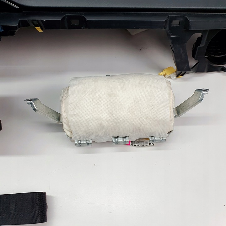 фото №7, Yaris iii панель консоль подушки ремни подушка безопасности