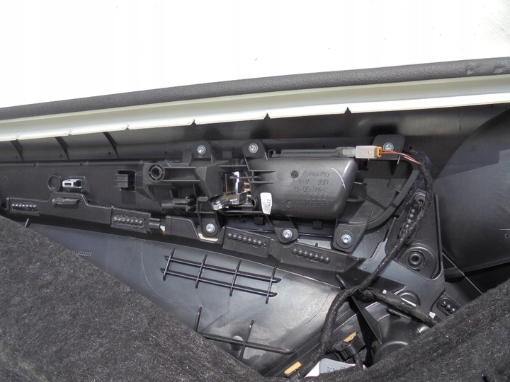 фото №12, Боковина оббивка правий перед двері скло audi a5 8t bang & olufsen 8t8867106