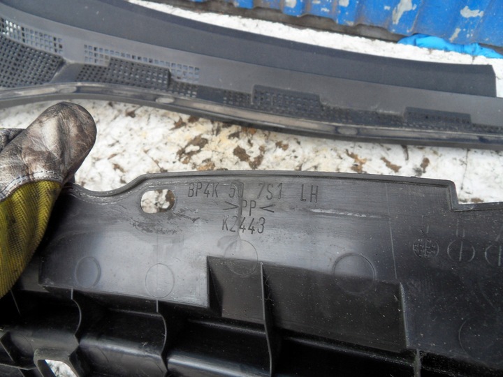 фото №9, Mazda 3 i 03-06 панель під лобовим склом праві + ліві європа