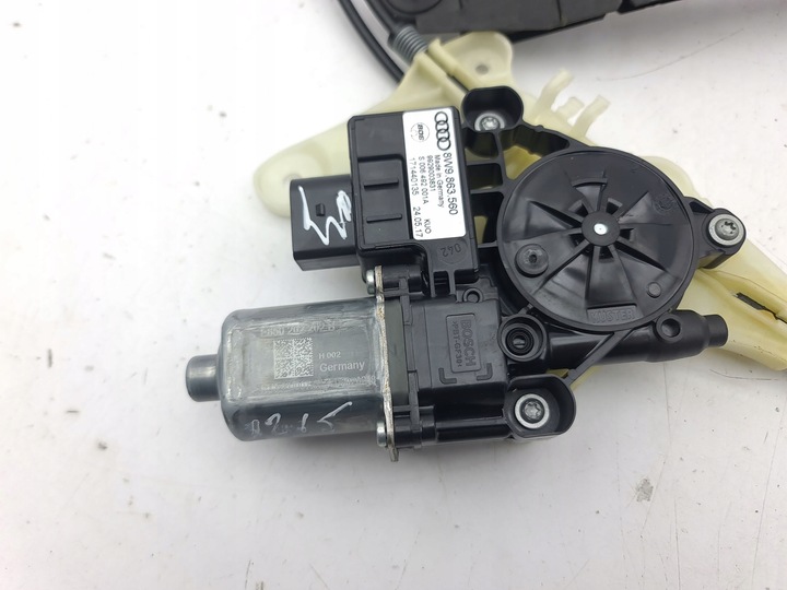 фото №10, Audi a4 s4 b9 2017 моторчик шторы стёкла задней