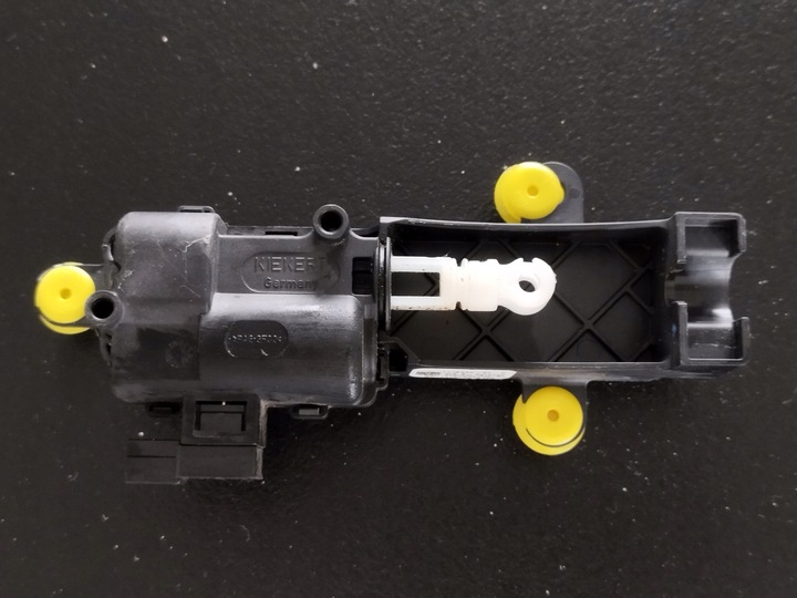 фото №1, Tesla модель x замок доводчик дверь правые перед 1115333-90-a