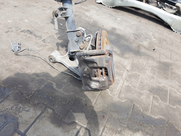 фото №3, Mercedes cla w117 13r- 2.2 cdi амортизатор поворотный кулак левая перед