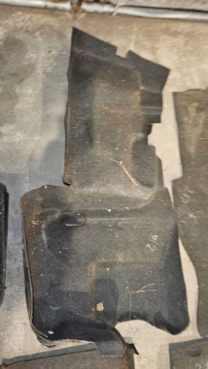 фото №5, Обивка багажника bmw e30 sedan комплект узкая лампа