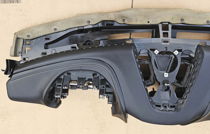 фото №13, Консоль панель maserati levante gt trofeo m161 670043346 чорна i біла nić
