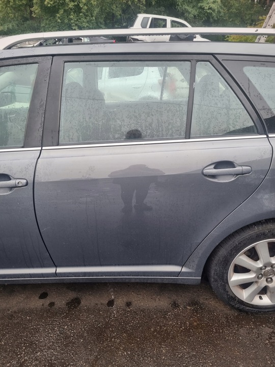 фото №1, Toyota avensis ii t25 03-06 2004 r. универсал лак 1e5 дверь левый зад lt