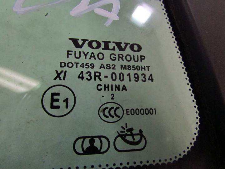 фото №3, Volvo s60 скло двері праві зад трикутник подвійна скло 10-18r