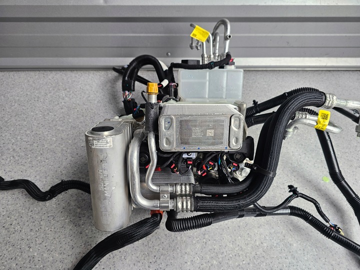 фото №5, Tesla модель y juniper насос теплообмінник тепло