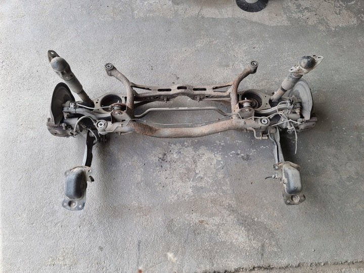 фото №1, Ступица рычаг балка подвешивание зад суппорт vw passat b6 универсал 05-