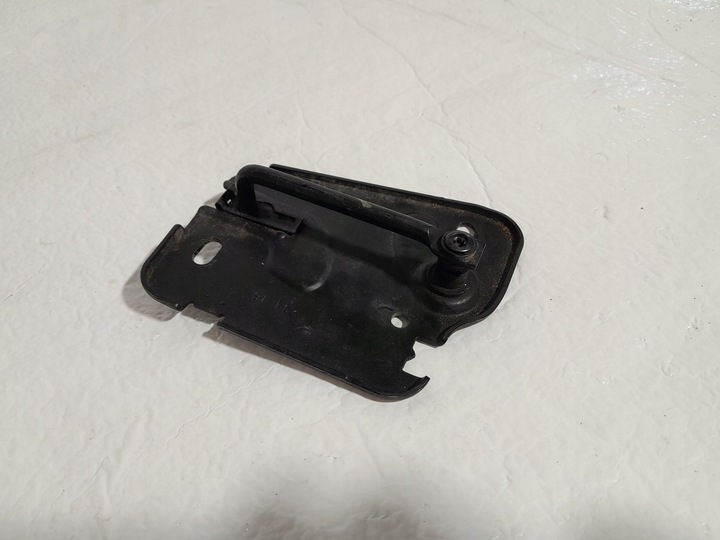 фото №1, Audi a3 s3 8v засов капота левый 8v0823185c