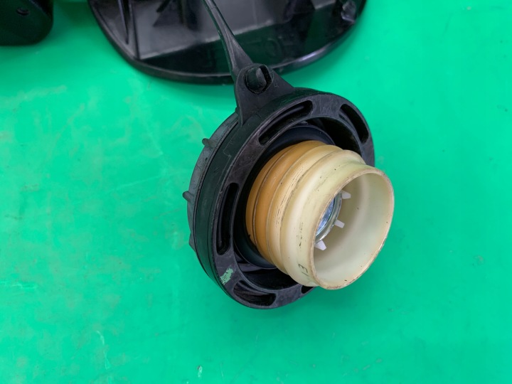 фото №8, Крышка заливка топлива 69510-1j000 5 дверь hyundai i20 i 08- lak: fr