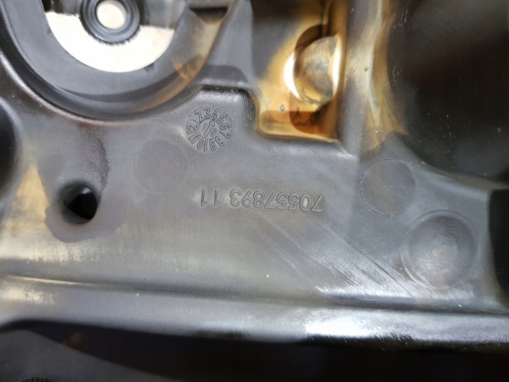 фото №10, Крышка клапанов 70557891 bmw f33 f36 g20 g21 2.0b b48b20b