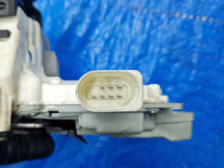 фото №8, Audi a3 8v a4 b8 a5 8t q5 8r замок дверь правая зад 7 pin 8k0839016