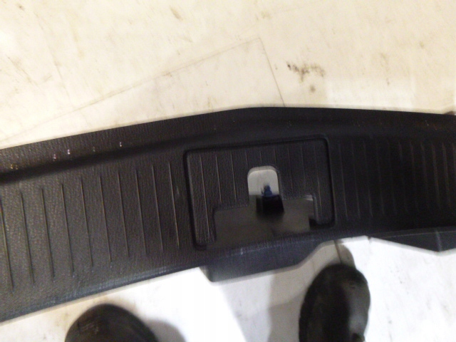 фото №2, Opel astra j gtc накладка na pas защита ремня зад