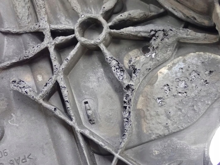 фото №4, Крышка защита двигателя 036129607 leon i vw golf v 1.4 mpi bca 04r