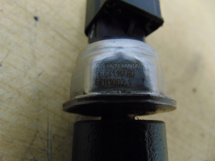 фото №6, Планка впрыскивающий датчик citroen c4 ii b7 1.6 hdi