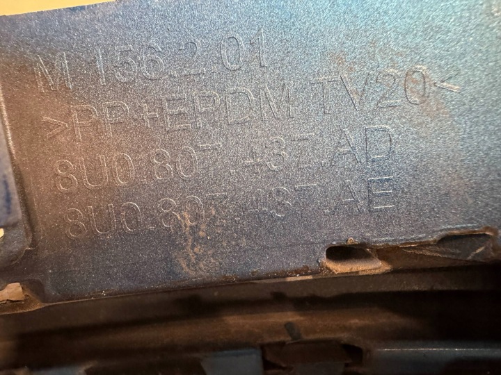 фото №10, Audi q3 8u0 рестайлинг бампер перед передний решётка решётка 8u0807437ad