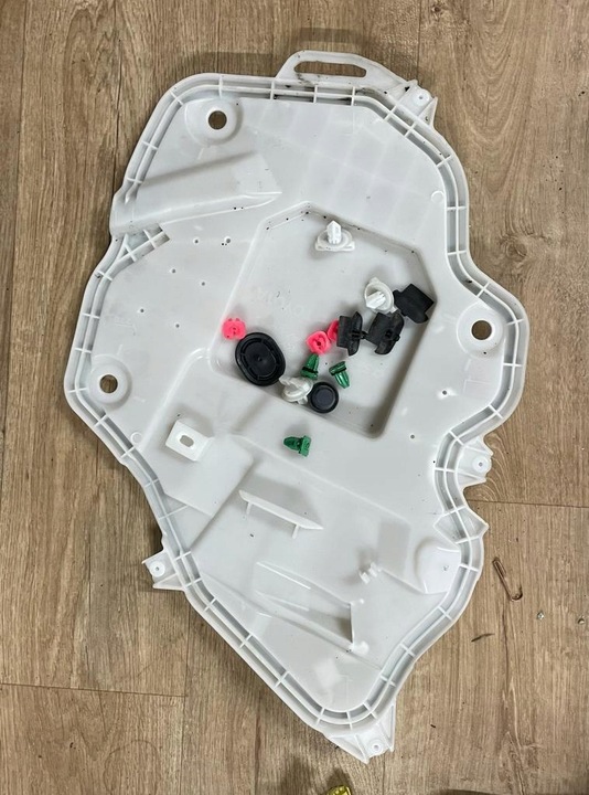 фото №1, Toyota yaris iv заглушка w двері лівий перед