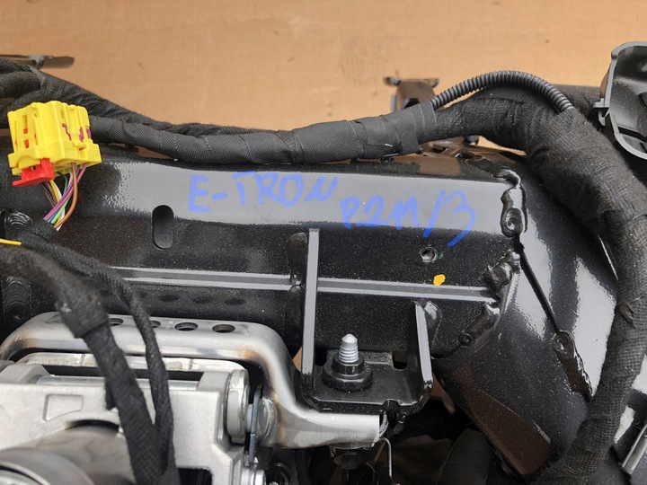 фото №15, Каркас панелі обігрівач педалі audi e-tron q8 suv